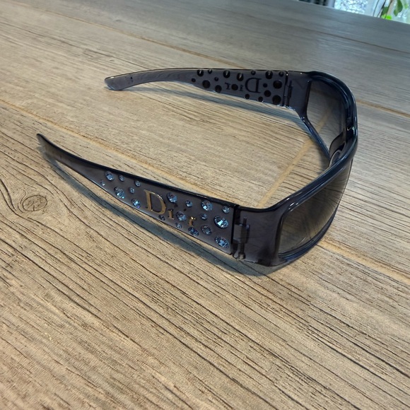 Dior Elegant Sunglasses with Swarovski crystals. - Picture 6 of 11